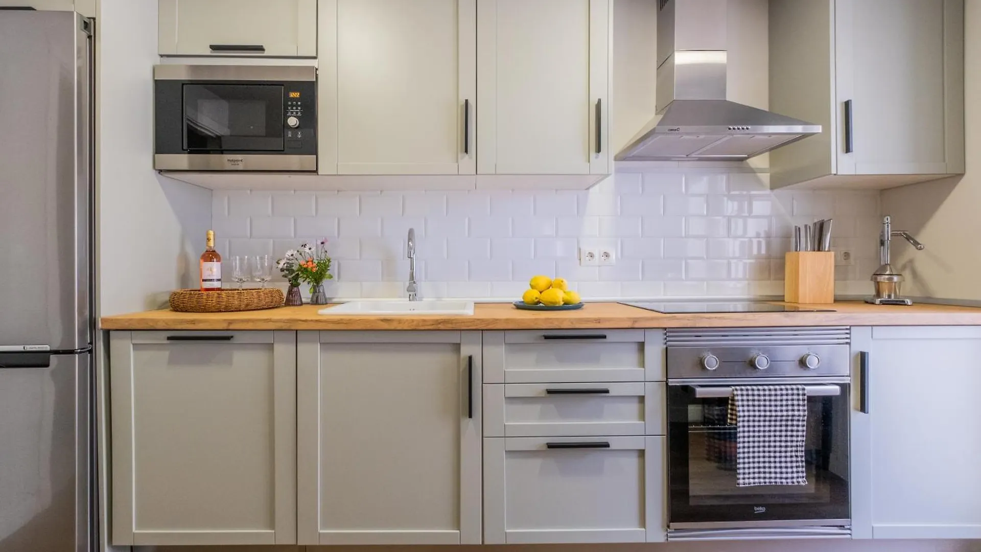 Apartamento Con Piscina. Los Naranjos De Marbella