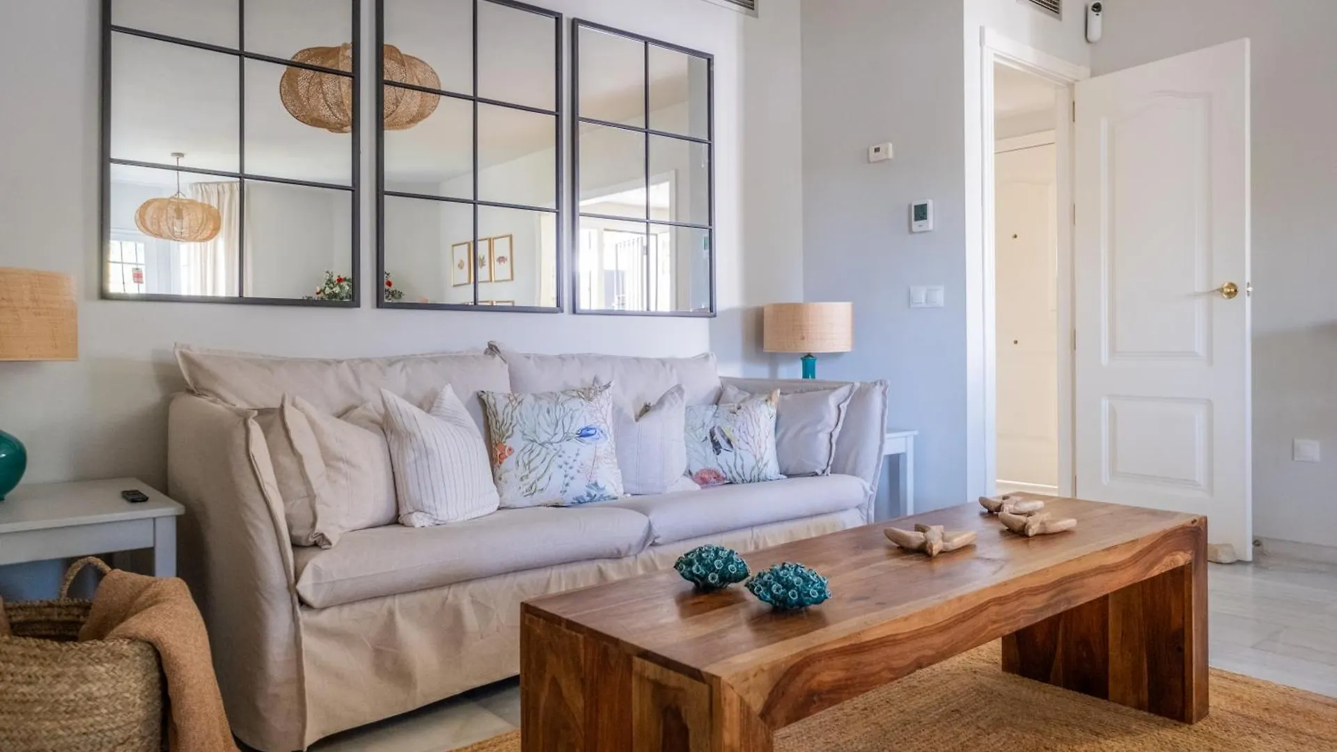 Apartamento Con Piscina. Los Naranjos De Marbella