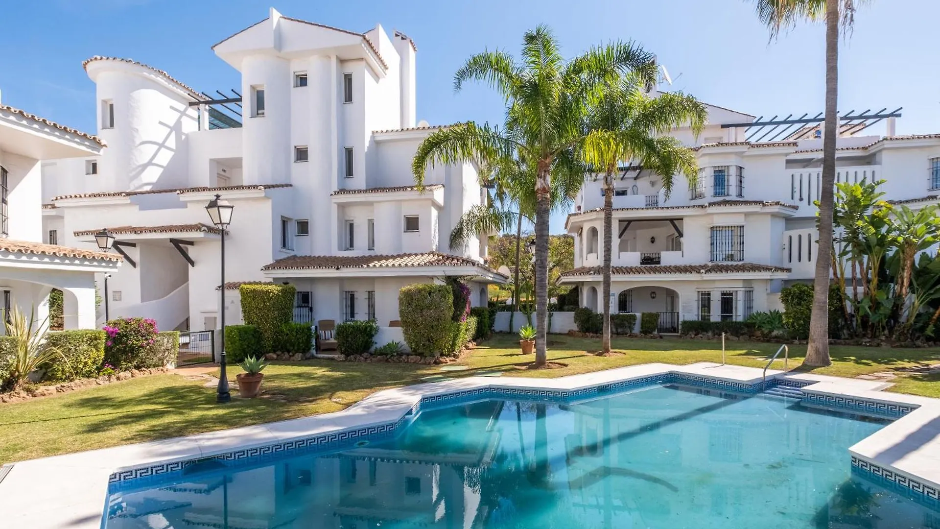 Apartamento Con Piscina. Los Naranjos De Marbella España