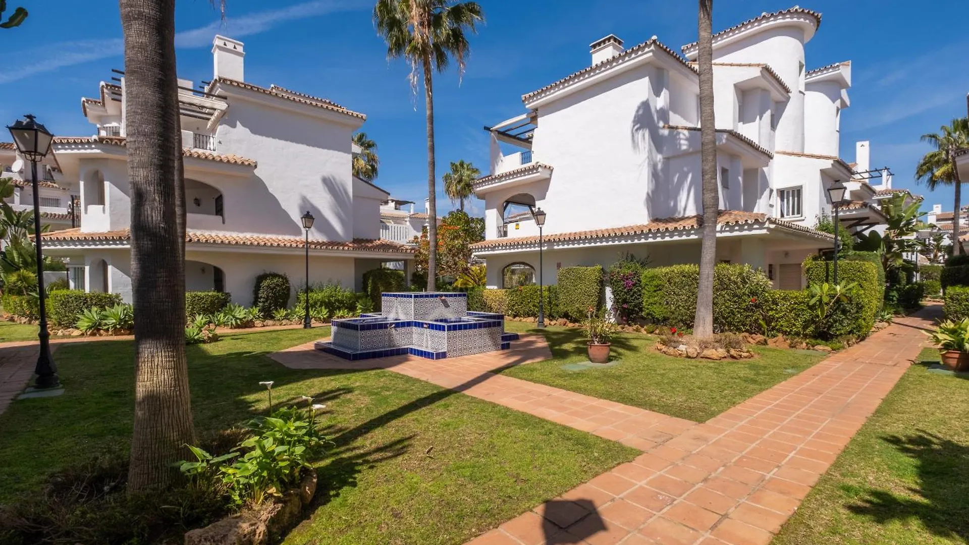 Apartamento Con Piscina. Los Naranjos De Marbella España